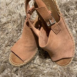 Toms pink Wedges